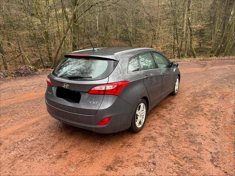 Gebraucht Hyundai i30 110 PS (80 kW) 2016 Grau Kombi