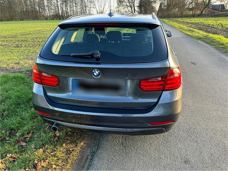 Gebraucht BMW 318 143 PS (105 kW) 2013 Grau Kombi