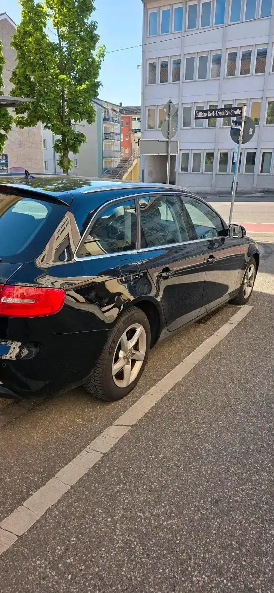 Używany Audi A4 143 KM (105 kW) 2012 Czarny Kombi