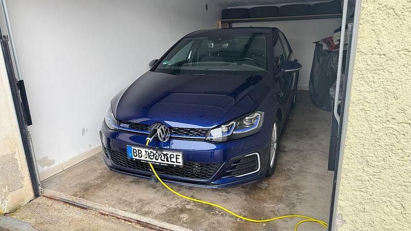 Blau Gebraucht 2017 VW Golf VII GTE Kombi | 19.800 € (Fairer Preis) - Bild 1/4