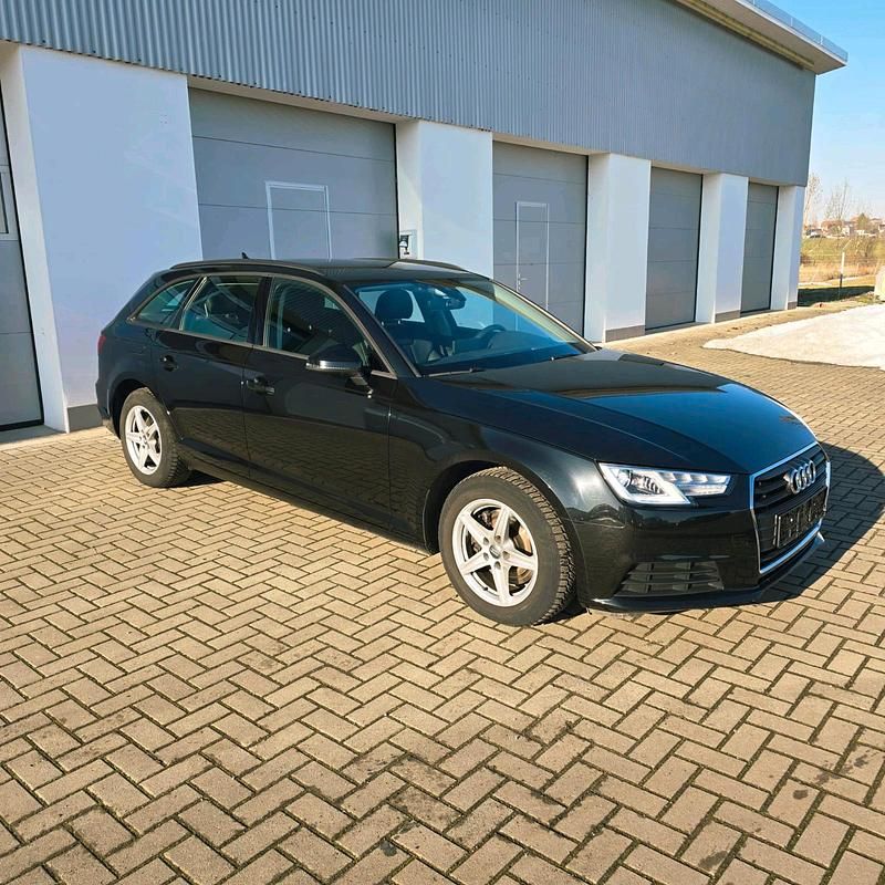 Gebraucht Audi A4 150 PS (110 kW) 2019 Schwarz Kombi