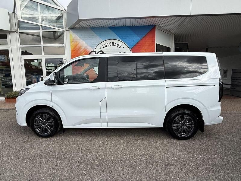 Gebraucht Ford Tourneo Titanium 136 PS (100 kW) 2025 Frostweiß Van / Kleinbus