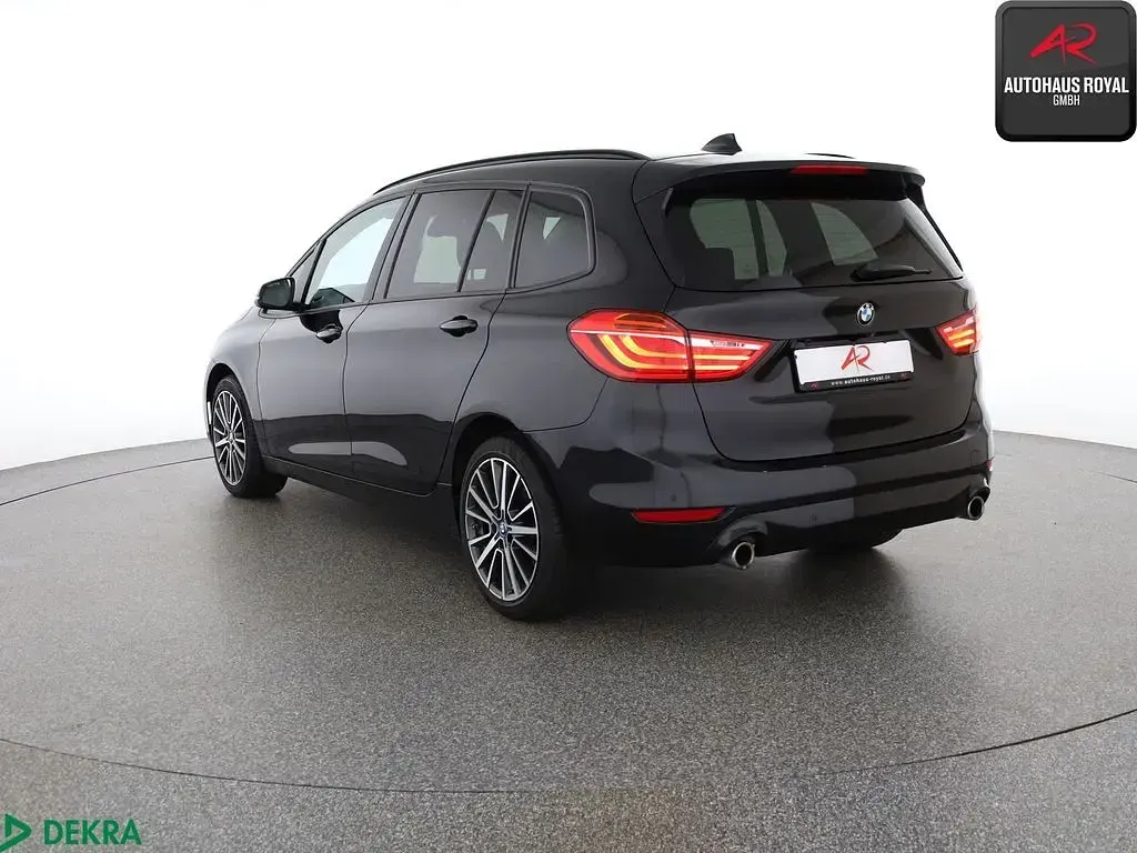 Gebraucht BMW 220 Gran Tourer Advantage 190 PS (139 kW) 2022 Schwarz Van / Kleinbus