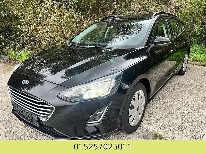 Gebraucht Ford Focus Trend 101 PS (74 kW) 2020 Schwarz Kombi