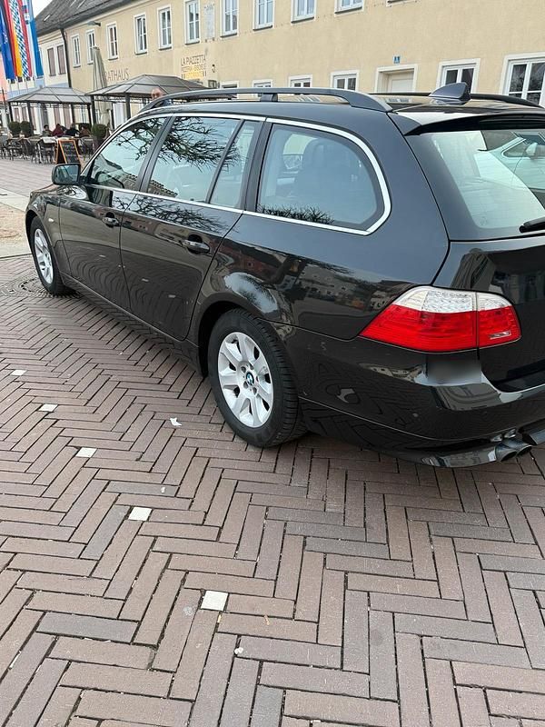 Gebraucht BMW 523 190 PS (139 kW) 2009 Schwarz Kombi