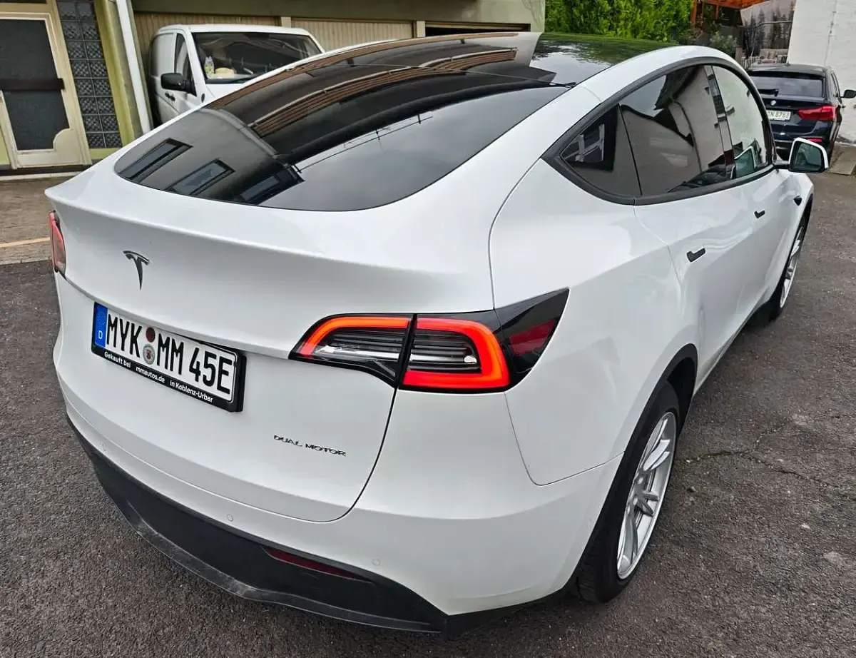 Gebraucht Tesla Model Y 378 kW (514 PS) 2023 Multicoat: pearl white SUV
