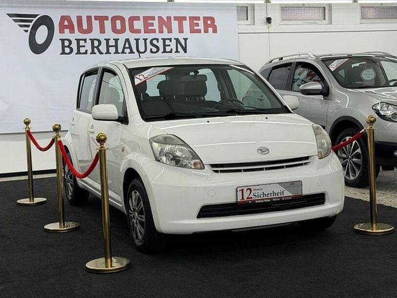 Gebraucht Daihatsu Sirion 91 PS (66 kW) 2007 Weiß Kleinwagen