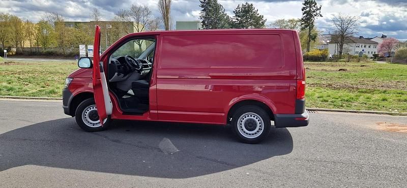 Gebraucht VW Transporter 102 PS (75 kW) 2019 Rot Van