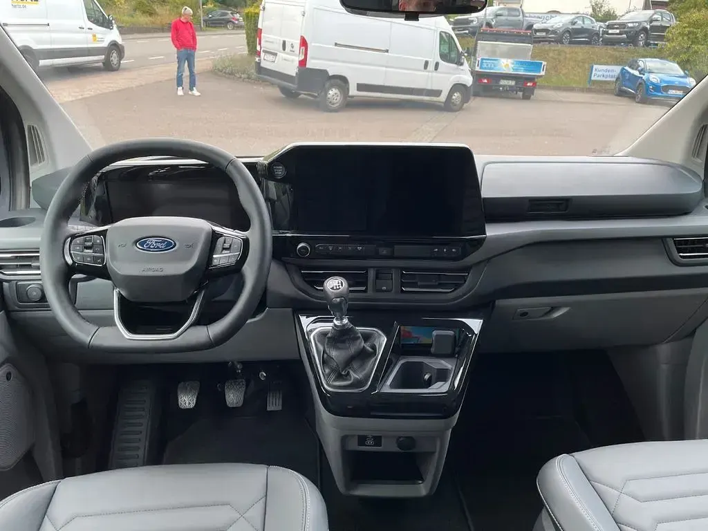 Neu Ford Tourneo Titanium X 150 PS (110 kW) 2026 Schwarz Van / Kleinbus