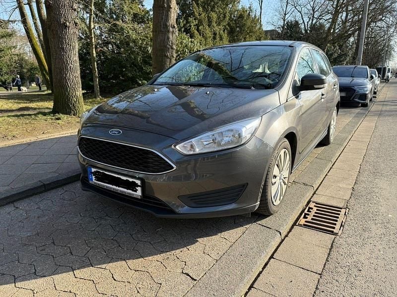 Usata Ford Focus 95 CV (69 kW) 2015 Grigio Station wagon