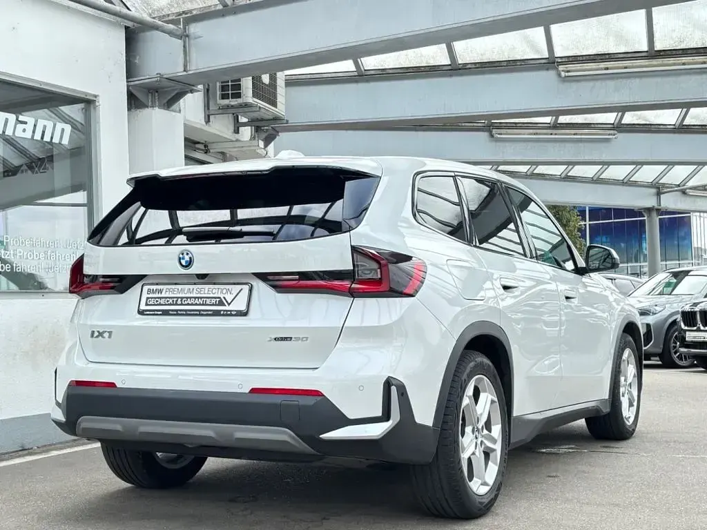 Gebraucht BMW iX1 Shadowline 225 kW (306 PS) 2024 Weiß SUV