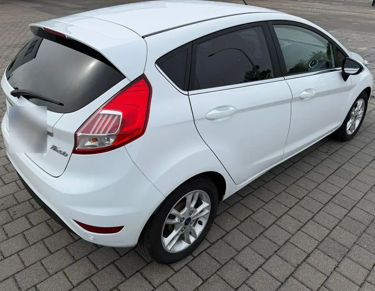 Gebraucht Ford Fiesta Titanium 95 PS (69 kW) 2016 Weiß Kleinwagen