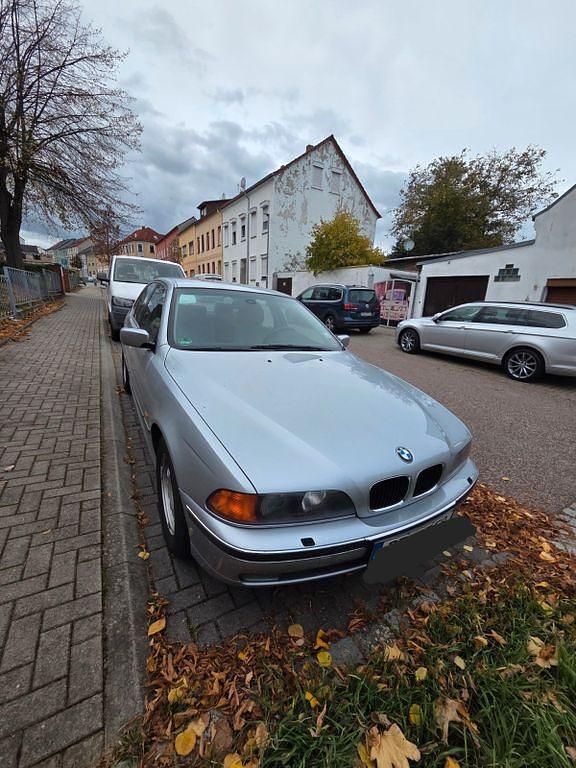 Grau Gebraucht 1998 BMW 523 Limousine | 8.500 € - Bild 1/4