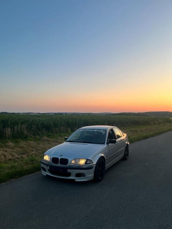 Silber Gebraucht 1998 BMW 320 M Sport Limousine | 5.300 € (Teuer) - Bild 1/4