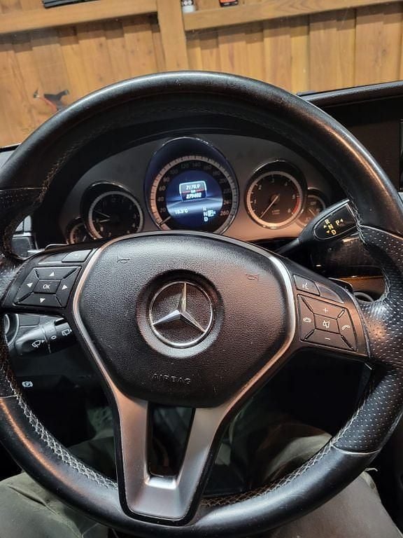 Gebraucht Mercedes E220 Avantgarde 170 PS (125 kW) 2012 Schwarz Limousine