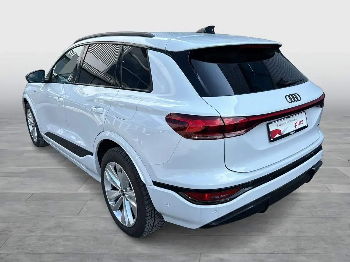 Gebraucht Audi Q6 e-tron Ambiente 284 kW (387 PS) 2025 Gletscherweiß metallic SUV