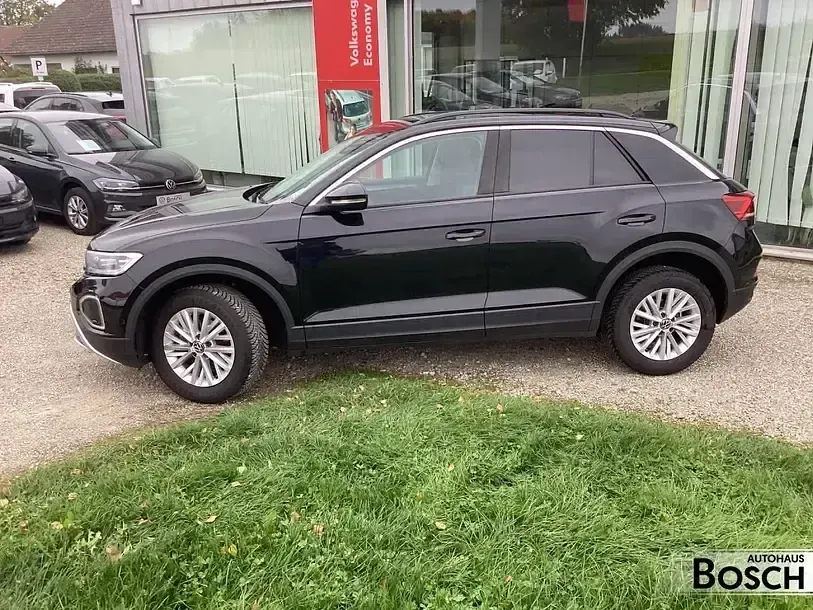 Second-hand VW T-Roc Life 116 CP (85 kW) 2025 Negru SUV