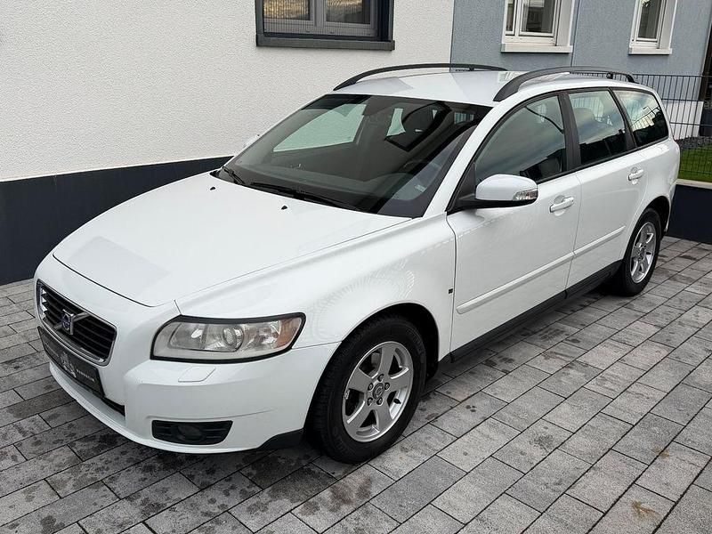 Ice white solid / solid Gebraucht 2009 Volvo V50 Kinetic Kombi | 3.750 € (Fairer Preis) - Bild 1/4