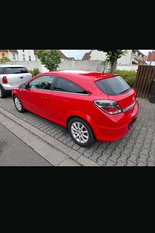 Gebraucht Opel Astra 116 PS (85 kW) 2010 Rot Coupé