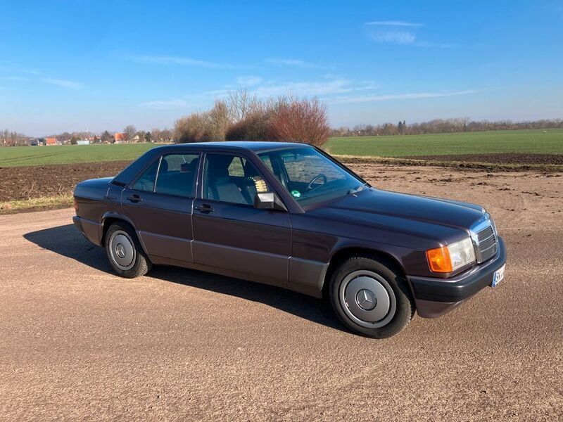 Braun Gebraucht 1990 Mercedes 190 Limousine | 9.900 € - Bild 1/4