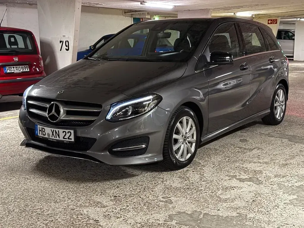 Gebraucht Mercedes B200 AMG line 136 PS (100 kW) 2017 Grau Van / Kleinbus