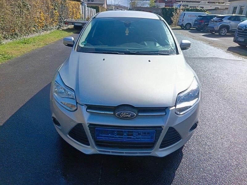 Gebraucht Ford Focus Trend 125 PS (91 kW) 2012 Silber Kombi