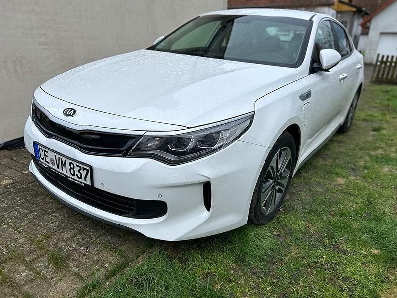 Weiß Gebraucht 2016 Kia Optima Hybrid Spirit Limousine | 15.900 € - Bild 1/4