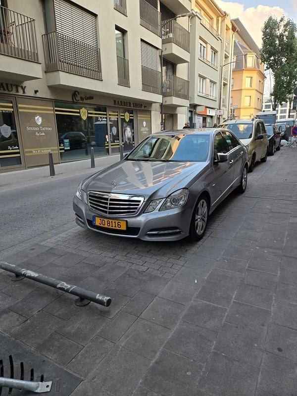Grau Gebraucht 2010 Mercedes E300 Limousine | 7.500 € (Guter Preis) - Bild 1/4