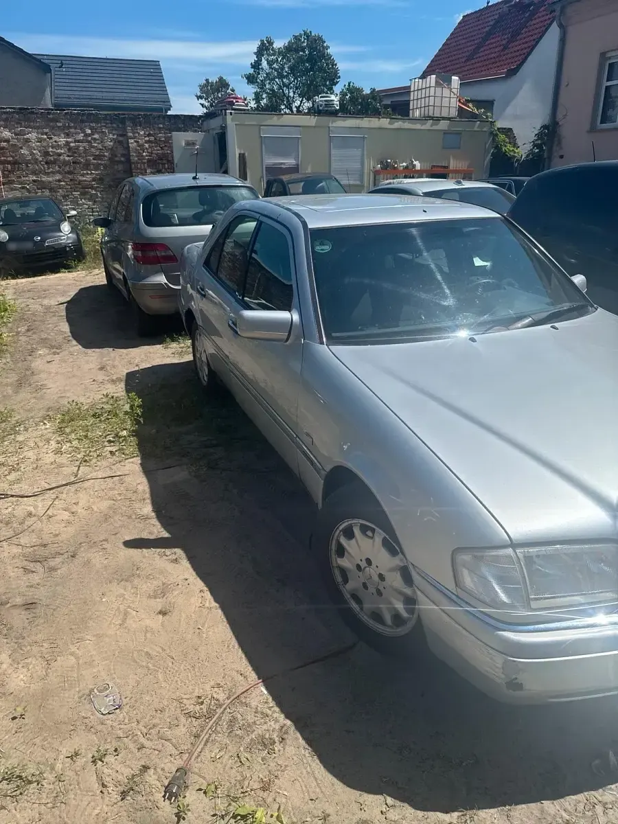 Gebraucht Mercedes C180 118 PS (86 kW) 1997 Grau Limousine