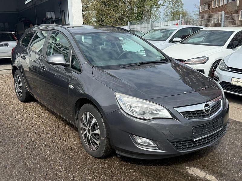 Gebraucht Opel Astra Edition 140 PS (102 kW) 2012 Karbongrau/technical grey Kombi