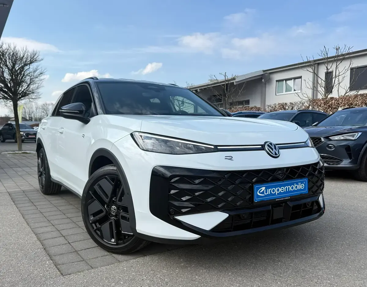 Neu VW T-Roc Pro 150 PS (110 kW) 2026 Pure white / dach in schwarz SUV