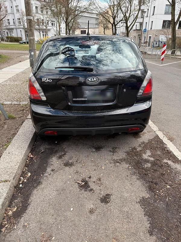 Second-hand Kia Rio 97 CP (71 kW) 2011 Negru Hatchback