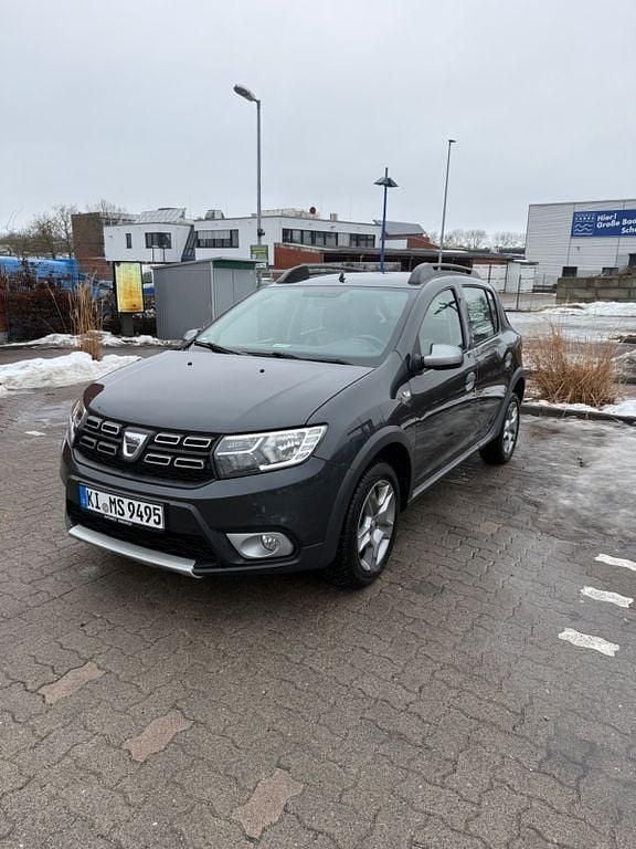 Gebraucht Dacia Sandero Prestige 90 PS (66 kW) 2017 Schwarz Limousine