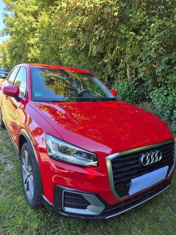 Gebraucht Audi Q2 Design 150 PS (110 kW) 2018 Rot SUV