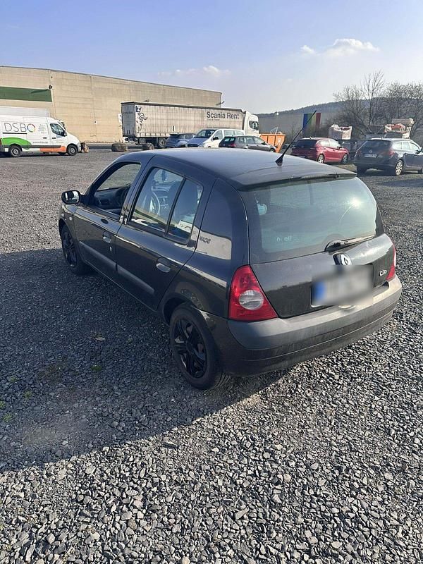 Gebraucht Renault Clio II 75 PS (55 kW) 2003 Schwarz Kleinwagen