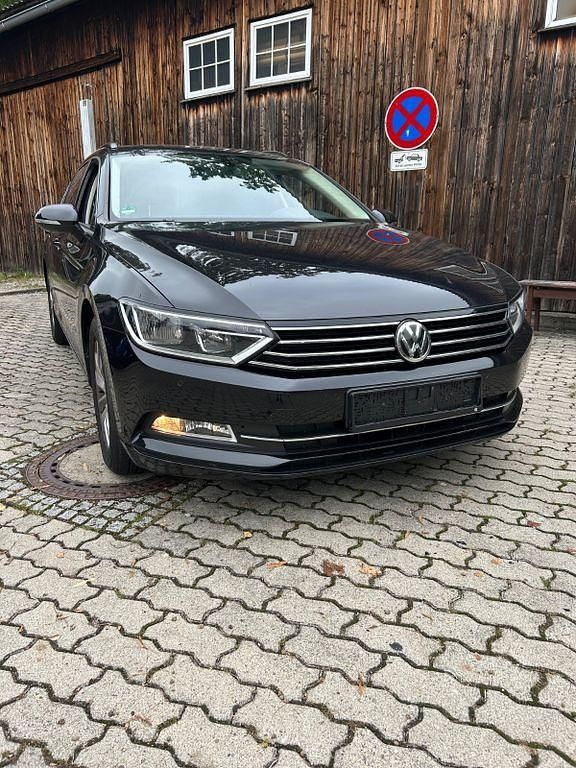 Schwarz Gebraucht 2018 VW Passat Comfortline Kombi | 15.500 € (Fairer Preis) - Bild 1/4