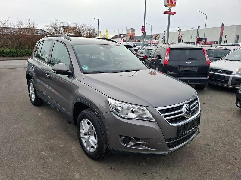 Gebraucht VW Tiguan Trendline 122 PS (89 kW) 2011 Grau SUV