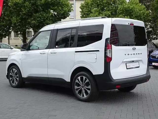 Gebraucht Ford Tourneo Courier Titanium 125 PS (91 kW) 2025 Weiß Van / Kleinbus