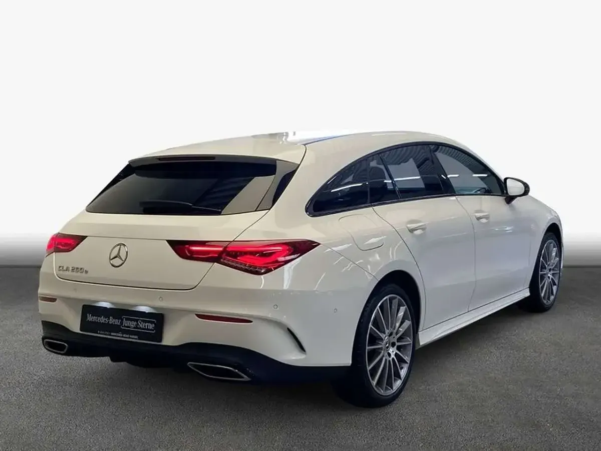 Gebraucht Mercedes CLA250 160 PS (117 kW) 2023 Polarweiß Coupé