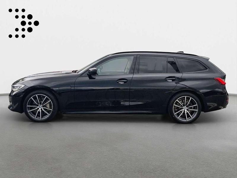 Gebraucht BMW 330e Sport Line 292 PS (214 kW) 2021 Schwarz Kombi