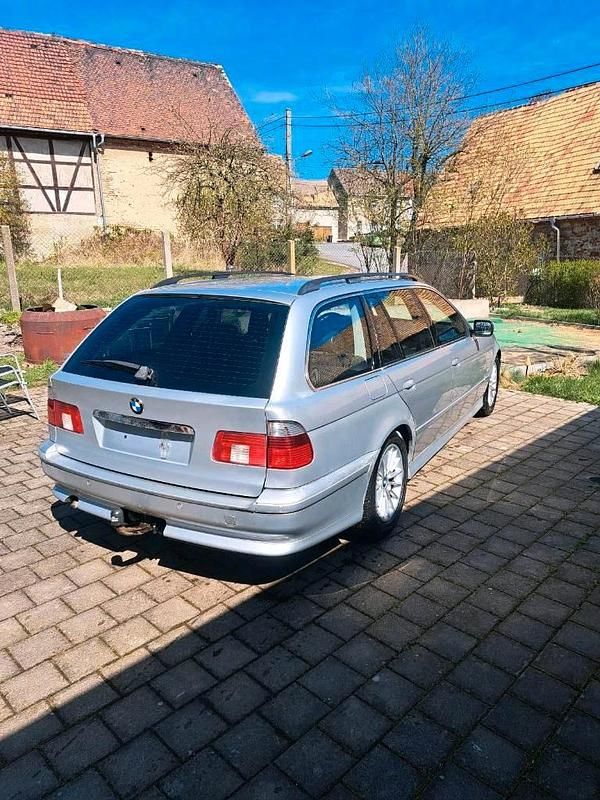 Gebraucht BMW 530 193 PS (141 kW) 2001 Silber Kombi