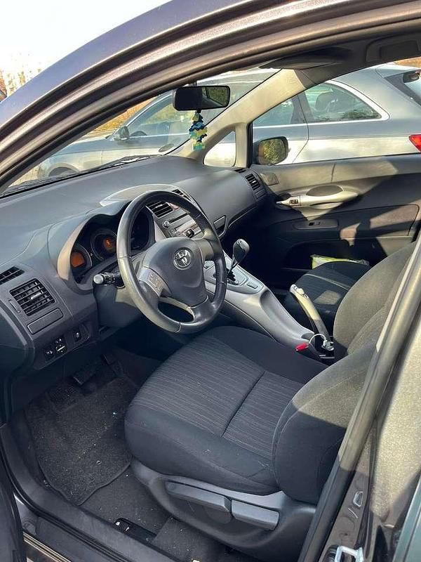 Gebraucht Toyota Auris Sol 124 PS (91 kW) 2007 Grau Kleinwagen