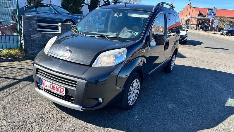 Schwarz Gebraucht 2010 Fiat Qubo Trekking Van / Kleinbus | 2.999 € (Fairer Preis) - Bild 1/4