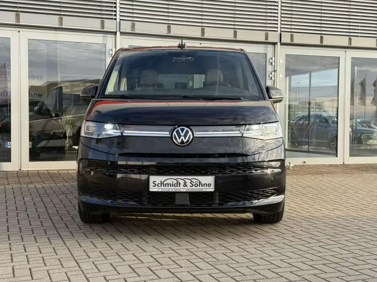 Używany VW T7 Style 150 KM (110 kW) 2024 Czarny Van