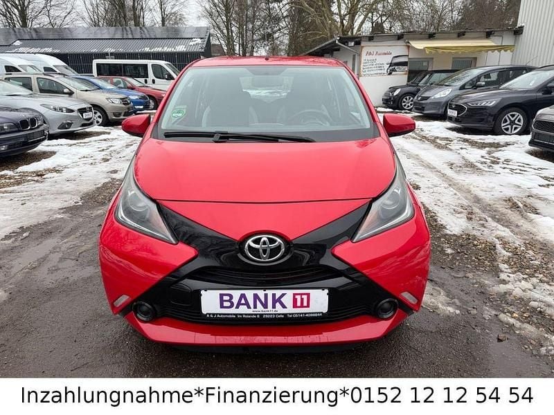 Gebraucht Toyota Aygo X-play 69 PS (50 kW) 2016 Rot Kleinwagen