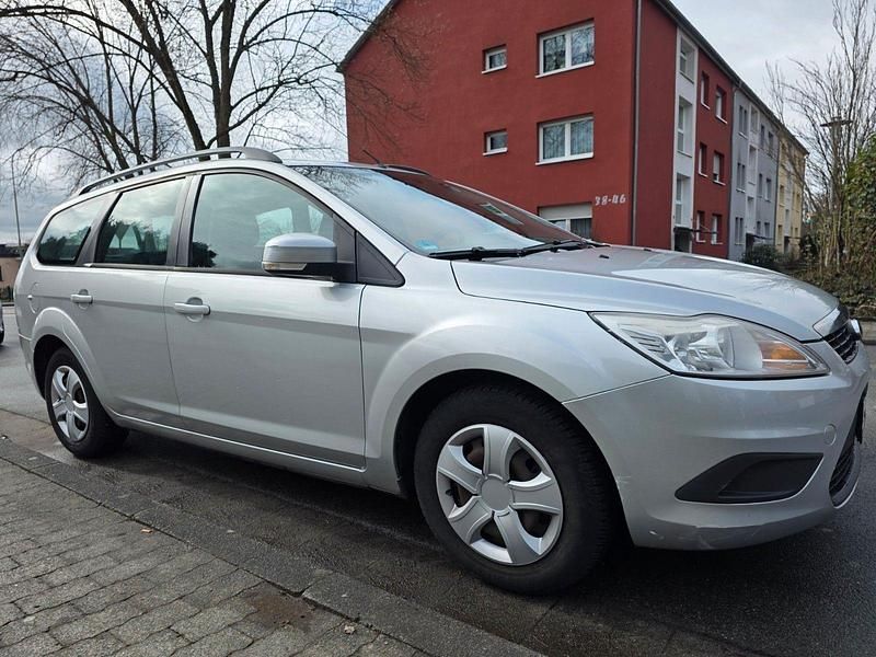 Gebraucht Ford Focus Ambiente 101 PS (74 kW) 2010 Silber Kombi