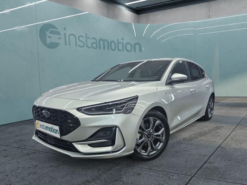 Silber Gebraucht 2024 Ford Focus Limousine | 26.149 € (Fairer Preis) - Bild 1/4