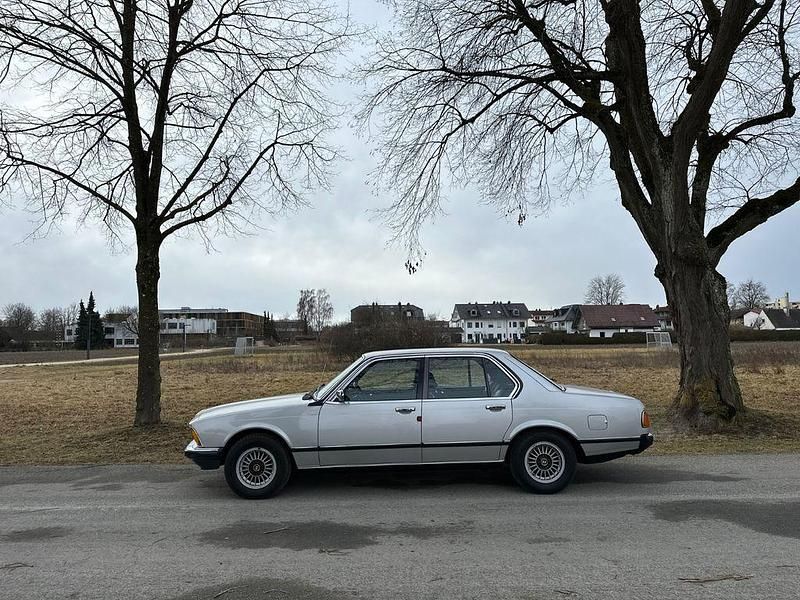 Gebraucht BMW 735 218 PS (160 kW) 1981 Grau Limousine