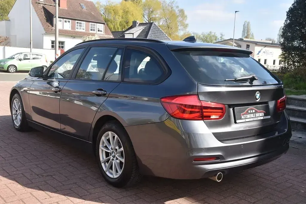 Gebraucht BMW 318 Advantage 150 PS (110 kW) 2018 Grau Kombi