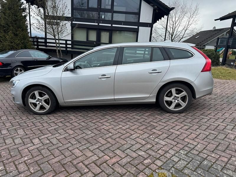 Gebraucht Volvo V60 181 PS (133 kW) 2016 Silber Kombi